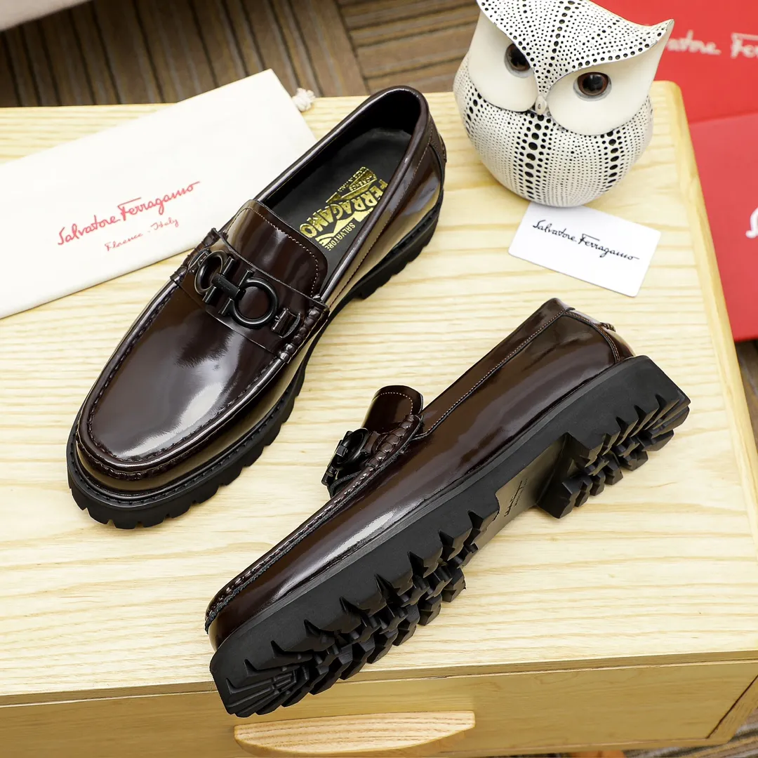 Factory price 440 🔥Ferragamo's new men's casual slip-on shoes🇨🇳Official website original 1:1 mold opening, original quality💯Fine workmanship, high-end luxury☘The upper is made of imported Italian first-layer cowhide🌴🐂Leather lining🍓Rubber wear-resistant and non-slip outsole, breathable and comfortable to wear🍍The first choice for high-taste men🍉2 colors available! Code number 39-44 (38.45. Can be customized)